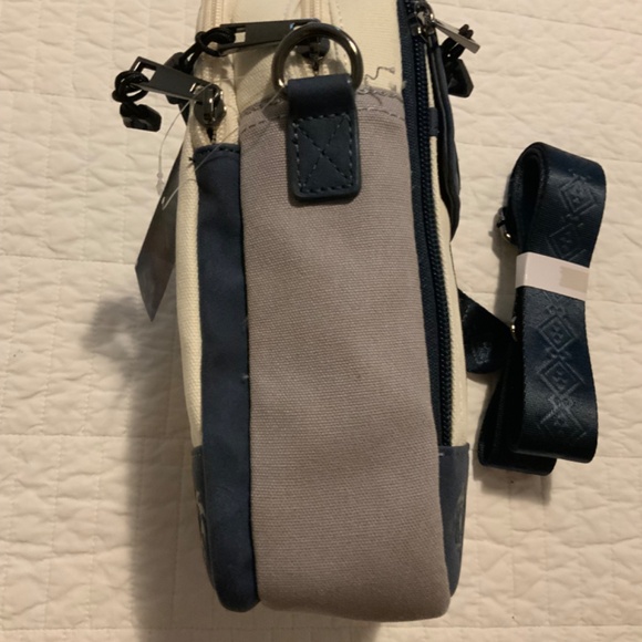 DreamWorks How To Train Your Dragon Toothless Icon Crossbody Bag - Picture 4 of 14